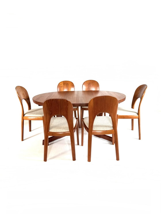 Image 1 of Vintage extendable Danish teak dining table '60