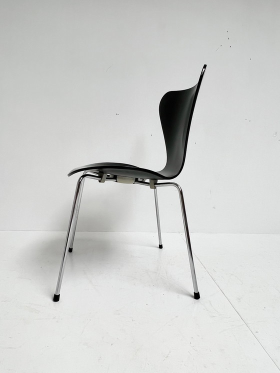 Image 1 of Set Van 2 Model 3107 Stoelen Van Arne Jacobsen Voor Fritz Hansen, 1990’s