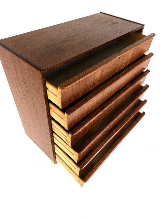 Image 1 of Vintage XL Deense teakhouten ladekast ‘60