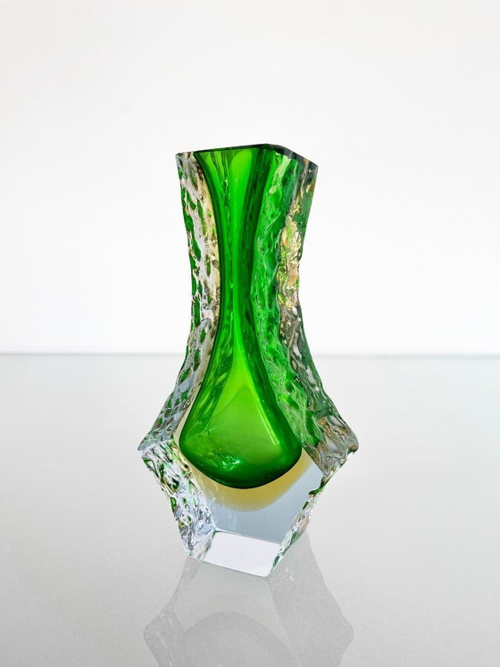 Image 1 of Vintage 1970s Mandruzzato Sommerso Murano vase