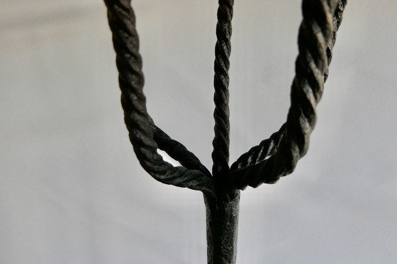 Image 1 of Paire de grands fers à repasser ou boules à feu en fer forgé (Andier)