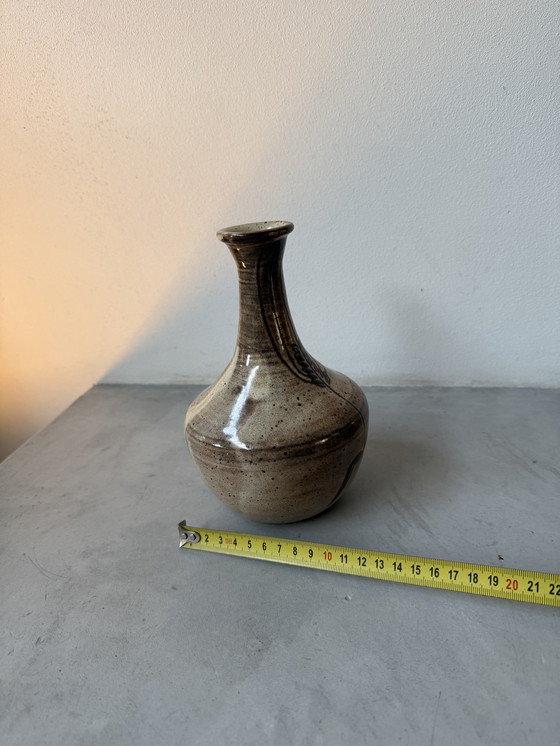 Image 1 of Vasos de cerámica de estudio – Les Jones (Suffolk, Reino Unido)