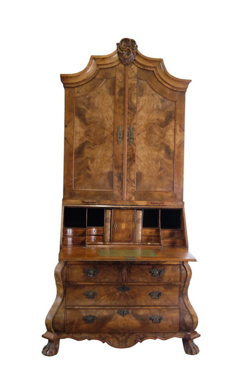 Élégant bureau du XVIIIe siècle avec support en ronce de noyer.