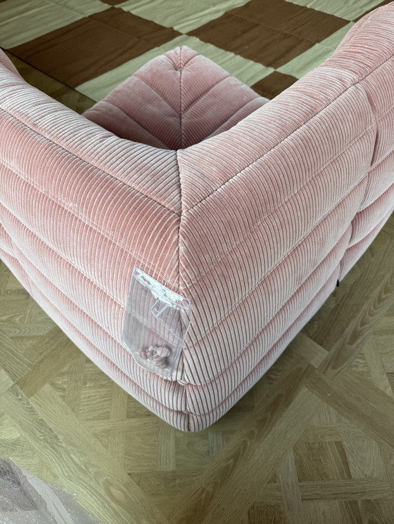 Image 1 of Ligne Roset TOGO hoekelement roze ribstof