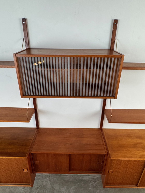 Image 1 of Sistema di pareti in teak danese: design scandinavo senza tempo