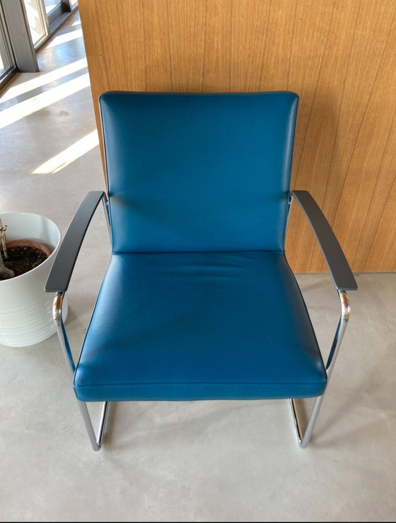 Image 1 of Leolux Talassa Fauteuil Senseo leather 3040 and spruzza armchair.