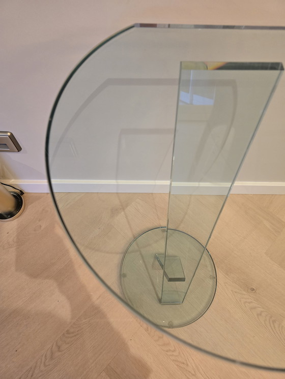 Image 1 of Table d'appoint design en verre