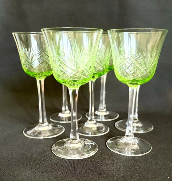 Antikes 7er-Set Römer Weingläser – Grünes Uranglas / Vaselineglas (ca. 1910) Jugendstil / Art Déco (photo 3 of 5)