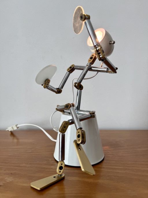 POSTMODERN OSQAR ROBOT LAMP BY YGNACIO BARANGA – tafellampen, Metal, Brass (photo 2 of 5)