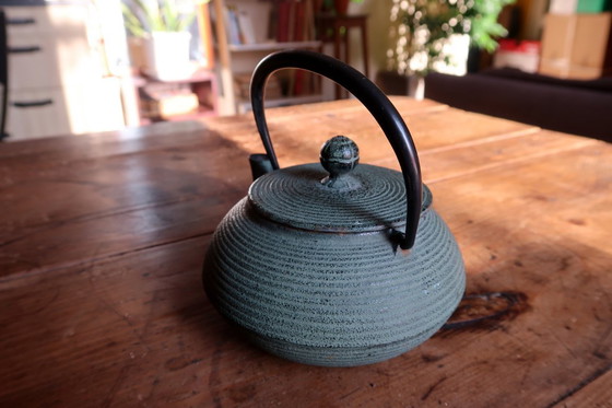 Image 1 of Teiera vintage in ghisa verde, stile giapponese Tetsubin, a coste - 2C32