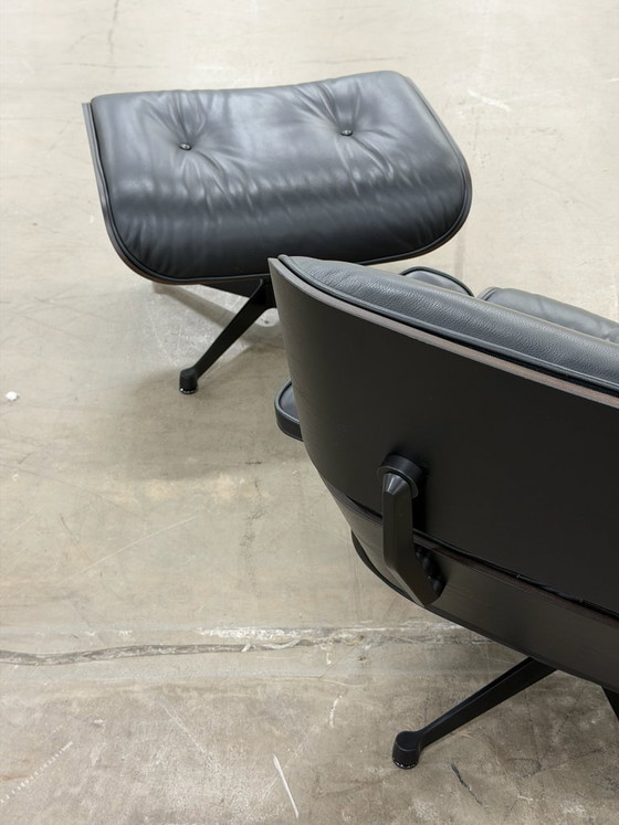 Image 1 of Fauteuil lounge Vitra Eames | Repose-pieds | Noir intégral |
