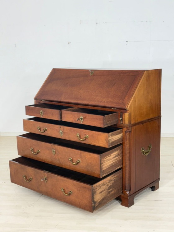 Image 1 of Secretair bureau in Engelse koloniale stijl, mahoniehouten kast, antiek, circa 1900.