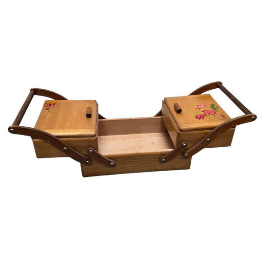 Image 1 of Trousse de couture portable française vintage, années 1960