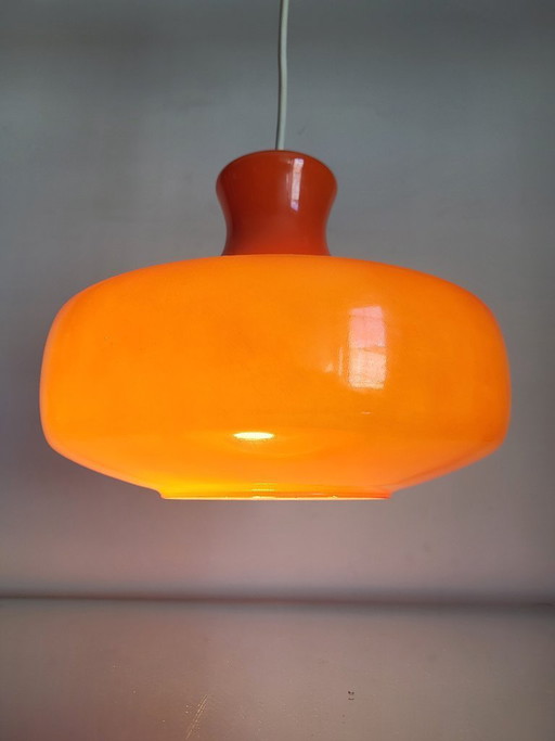 Suspension vintage en verre opalin orange, années 1960