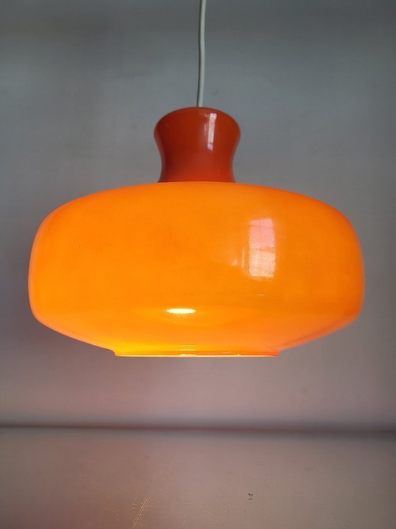 Image 1 of Suspension vintage en verre opalin orange, années 1960