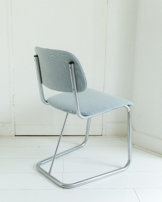 Image 1 of Chaise vintage à structure tubulaire