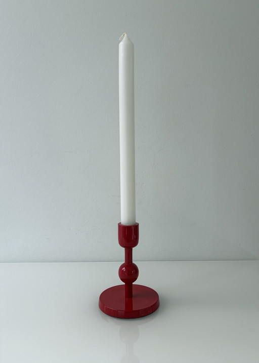 Vuurrode Metalen Kandelaar – Modern Design