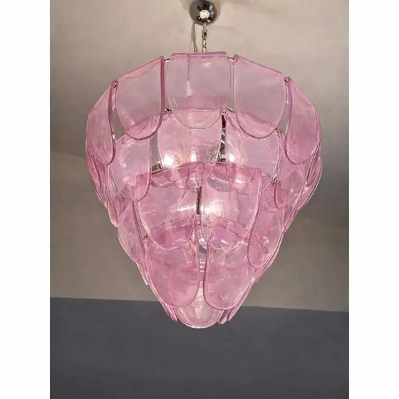 Image 1 of Eleganter italienischer Kronleuchter aus rosa Muranoglas im Mid-Century-Stil mit Blütenblättern