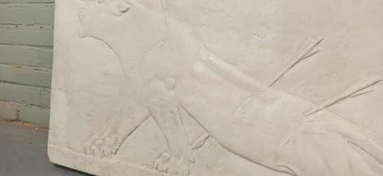 Image 1 of Relieve asirio de una leona herida