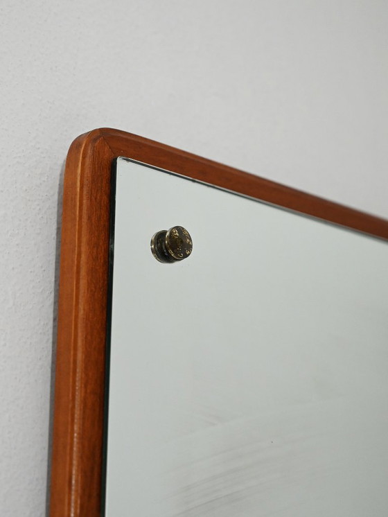 Image 1 of Scandinavische vierkante teakhouten spiegel uit de jaren 60-70.