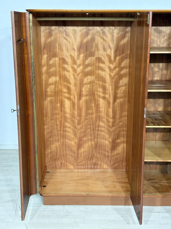 Image 1 of Vintage kledingkast / linnenkast / kledingkast in mid-century stijl / slaapkamerkast
