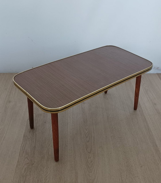 Tavolino vintage con venature del legno – Tavolini, Metal, Wood (photo 2 of 7)