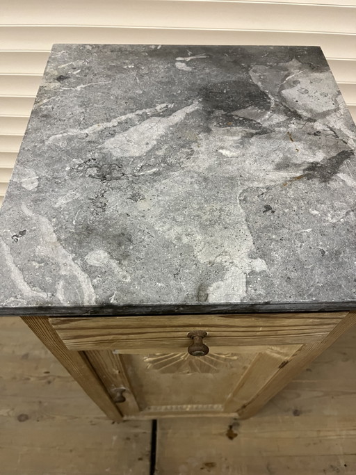Beautiful antique French bedside table with a marble top – nachtkastjes, Wood (photo 2 of 5)