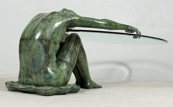 Image 1 of Mesa auxiliar/de centro escultórica con escultura de una mujer desnuda, bronce, Francia, década de 1980.