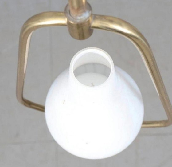 Image 1 of Lampada a sospensione vintage svedese in vetro opalino/ottone.