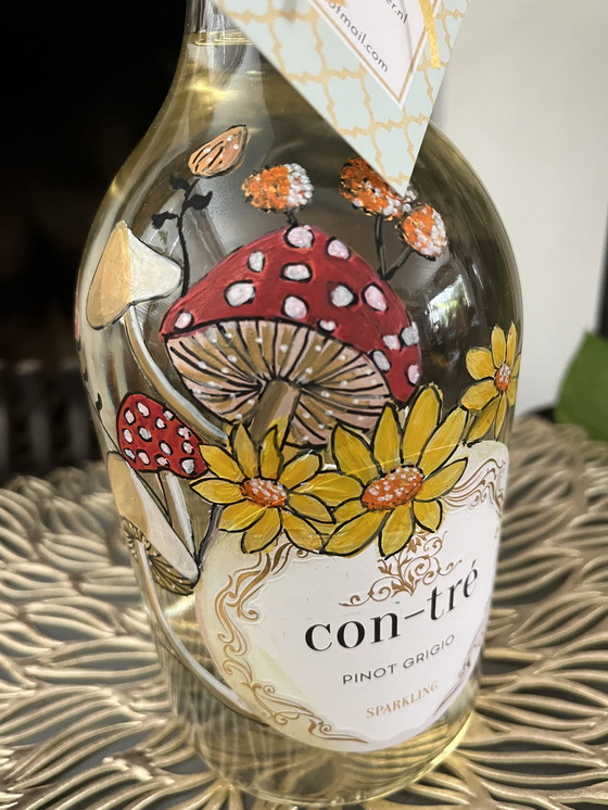 Image 1 of Handbeschilderde flessen wijn