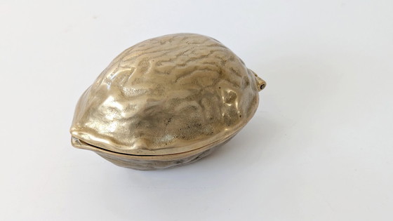 Image 1 of Cascanueces de nogal y latón de mediados de siglo | Decoración navideña de latón macizo