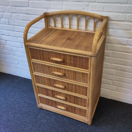 Image 1 of Bamboe rotan grenen 5 laden kastje 