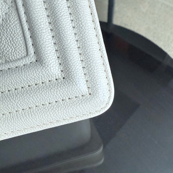 Image 1 of Chanel Boy Small - Pelle trapuntata color crema/bianco caviale con finiture dorate 27