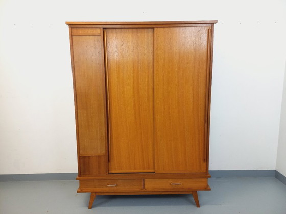 Image 1 of Vintage eikenhouten kledingkast uit de jaren 60