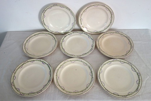 8 flache Longwy-Teller, Muster Loridan, um 1900