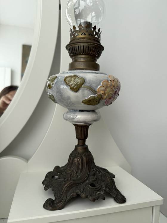 Image 1 of Antique kerosene lamp with ceramic floral decoration and P&A burner – ca. 1900