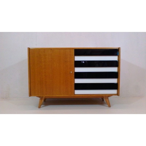 Cassettiera vintage in legno di quercia di Jiří Jiroutka - anni '60