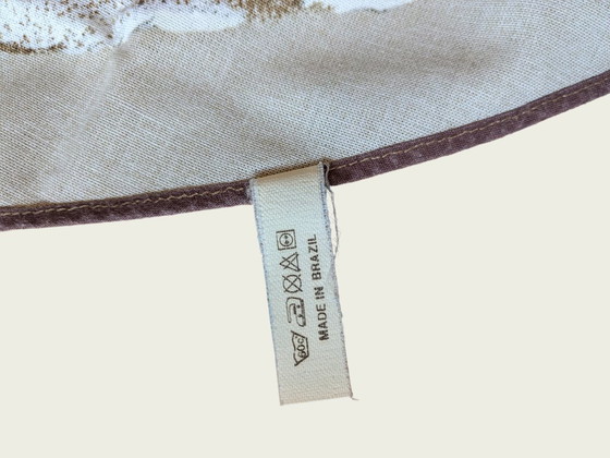 Image 1 of Große Vintage Weihnachts-Tischdecke – 70er/80er Jahre, 100% Baumwolle, Beige mit verschneitem Dorfmotiv