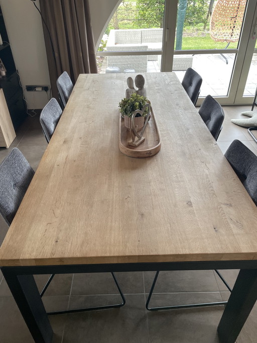 Henders & Hazel living room table