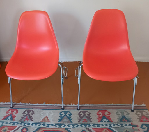 2x Vitra Eames dss stoelen