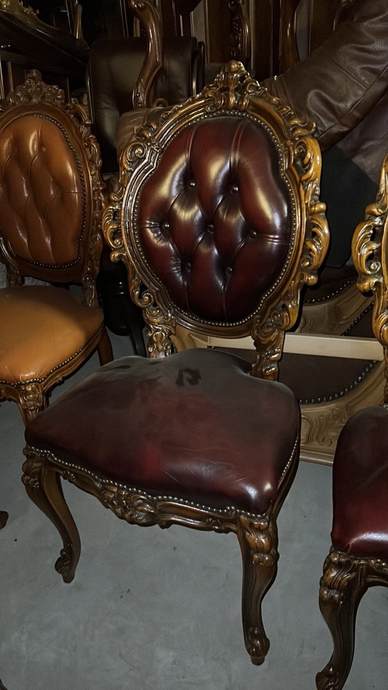 Image 1 of 4 chaises de salle à manger Chesterfield baroques italiennes en cuir