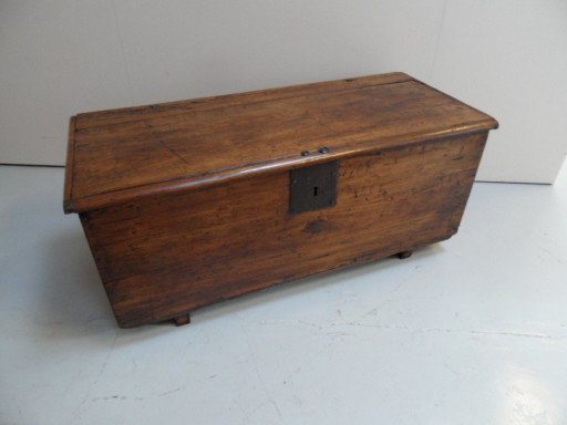 Antieke Kist – opbergkast, Wood