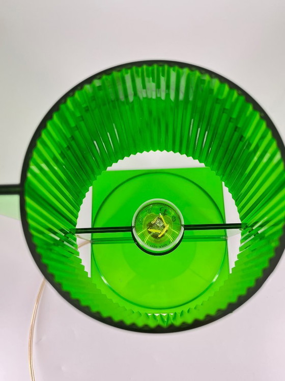 Image 1 of Lampe de table Kartell « Take » verte – Design de Ferruccio Lavia, fabriquée en Italie