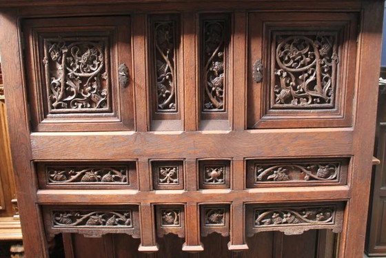 Commode à deux caissons de style néo-gothique. – Vaisseliers (photo 5 of 6)