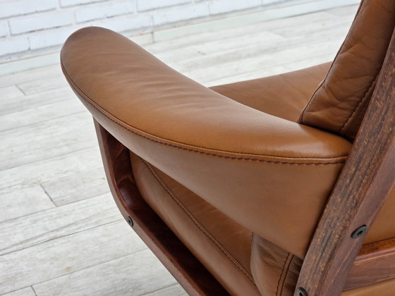 Image 1 of Años 70, diseño sueco de Gote Möbler, silla giratoria con reposapiés, cuero.