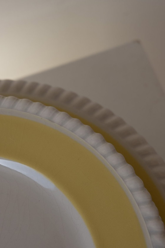 Service d'assiettes vintage en céramique jaune beurre à bord tourbillonnant – Art de la table, Ceramic (photo 6 of 9)