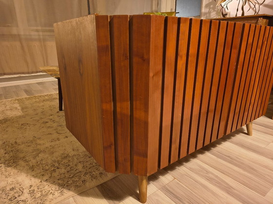 Image 1 of Buffet en noyer | Style années 1960