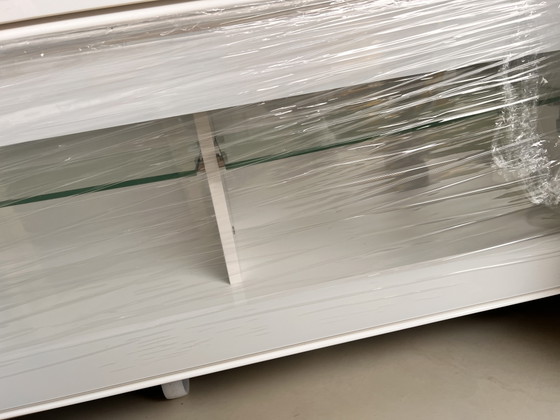 Image 1 of Unieke, Strakke Italiaanse Vitrine en Hangkasten Combinatie