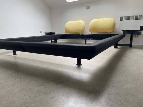 Image 1 of Bettumrandung, Stützkissen und Nachttische mit Schubladen