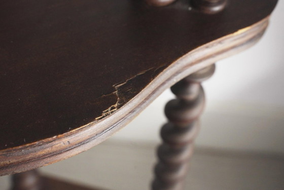 Traditioneel Gerstekorrel Hoekrek in Donker Ebbenhout, Vintage Massief Houten Vitrinekast, Wandrek, Bruin (foto 9 van 19)